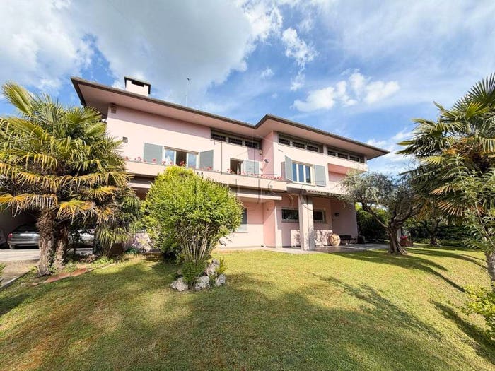 Casa con 6 locali in vendita in Via Giulio Pierangeli Città di Castello Perugia, Centro, Città di Castello