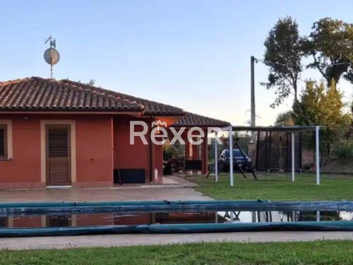 Casa con 6 locali in vendita in Via F Petrarca, Fabrica di Roma