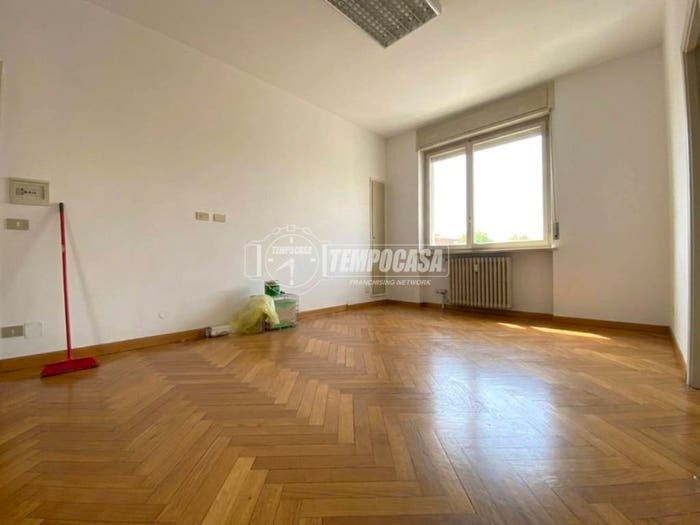 Appartamento con 6 locali in vendita in Via Zara, Centro Città San Paolo, Biella