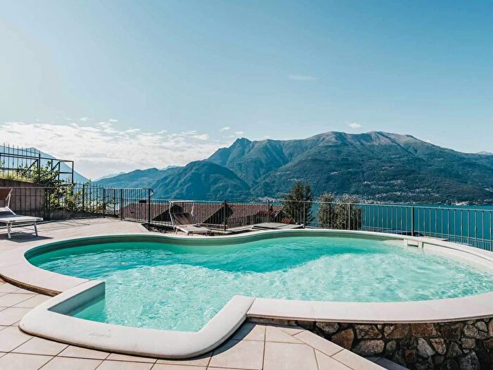 Appartamento trilocale in vendita in Strada di Biosio, Bellano