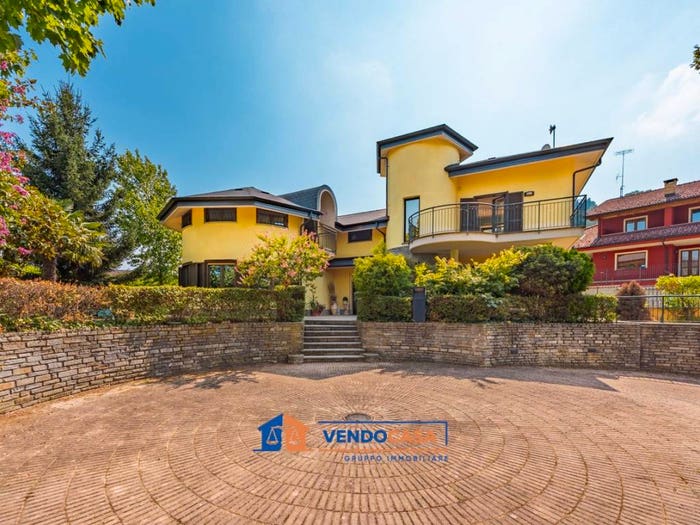 Casa con 6 locali in vendita in Via Sandro Pertini, Centro, Vignolo