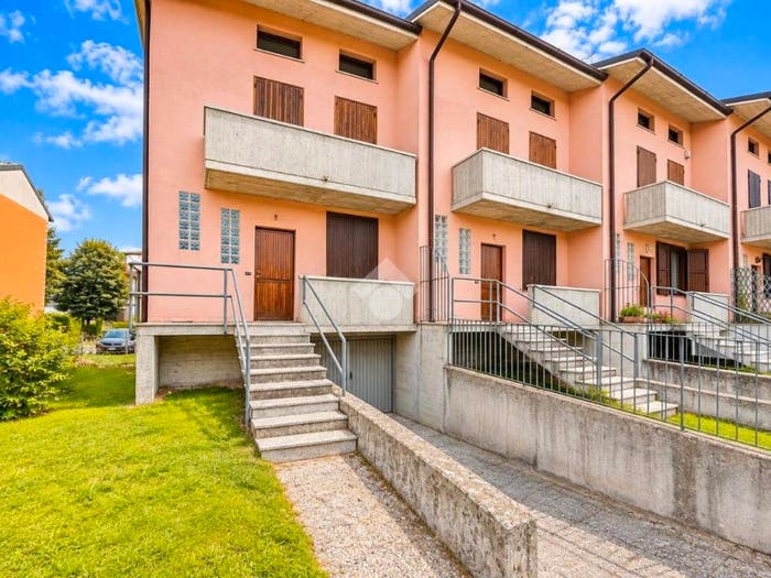 Casa quadrilocale in vendita in Via Garibaldi, Centro, Dovera