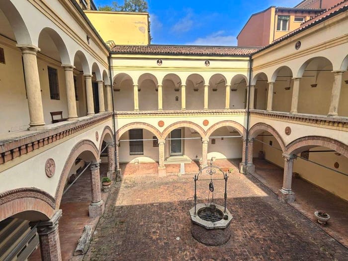 Appartamento quadrilocale in vendita in Via de' Griffoni, Centro Storico, Bologna
