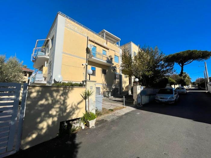 Appartamento trilocale in vendita in Via Luigi Sebastiani, Villa Claudia, Anzio
