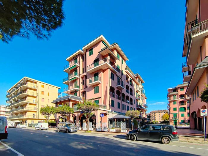 Appartamento trilocale in vendita in Via Camillo Benso di Cavour, Marina Di Andora, Andora