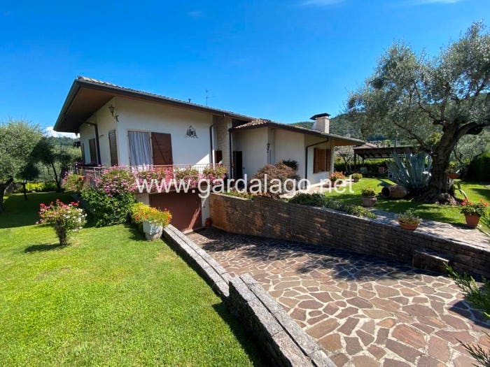 Casa con 6 locali in vendita in Via Carlo G Battistoli, Garda