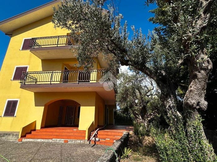 Casa con 6 locali in vendita in Via degli Enotri, Tivolille Pasquali Merenzata, Mendicino