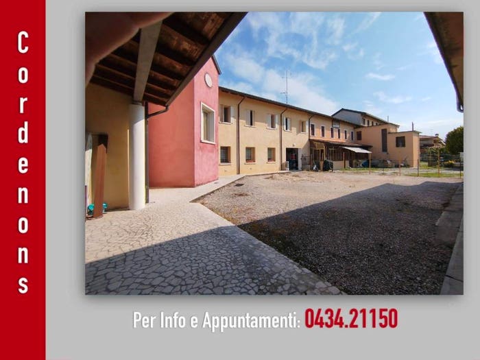 Casa con 6 locali in vendita in Via Maestra, Centro, Cordenons