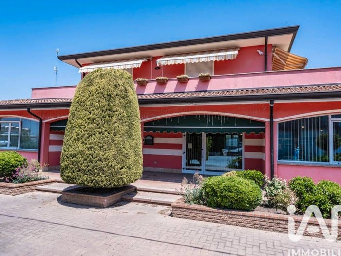 Casa con 6 locali in vendita in Via VIA COMMERCIO, Corbola