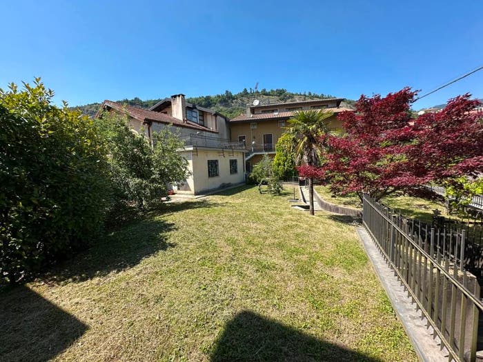 Casa con 6 locali in vendita in Via Prato, Caravate