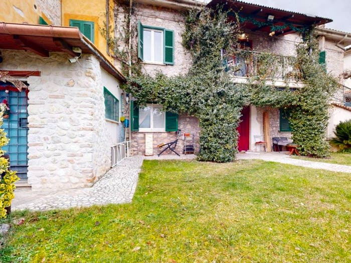 Casa con 6 locali in vendita in via valle Contigliano rieti, Centro, Contigliano