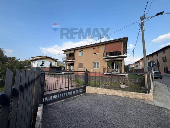 Appartamento trilocale in vendita in Via Silvio Pellico, Brenno Useria, Arcisate