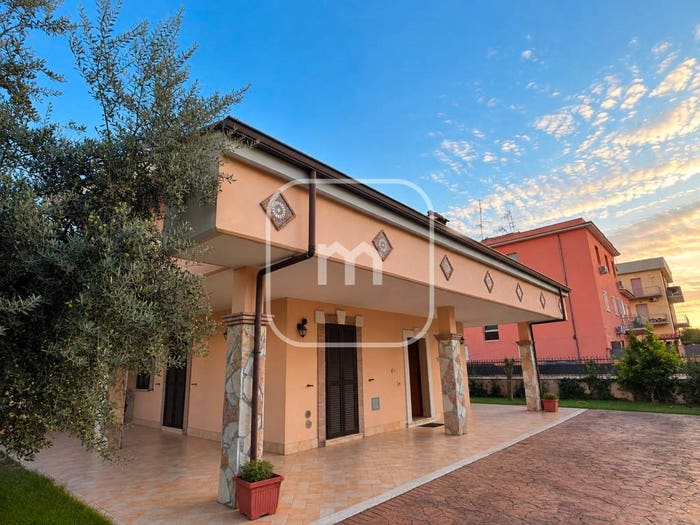 Casa con 5 locali in vendita in Via Frisa, Castelverde, Roma