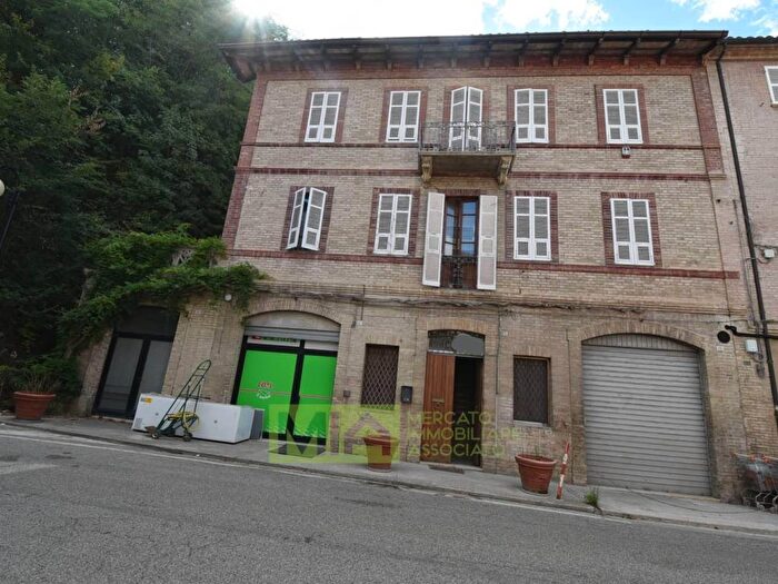 Casa con 6 locali in vendita in Via Guglielmo Marconi, Centro, Amandola
