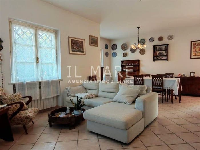 Casa con 6 locali in vendita in Capanne Prato, Montignoso