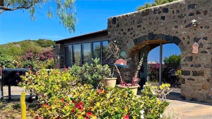 Casa quadrilocale in vendita in Via Grotta di Benikulà, Pantelleria