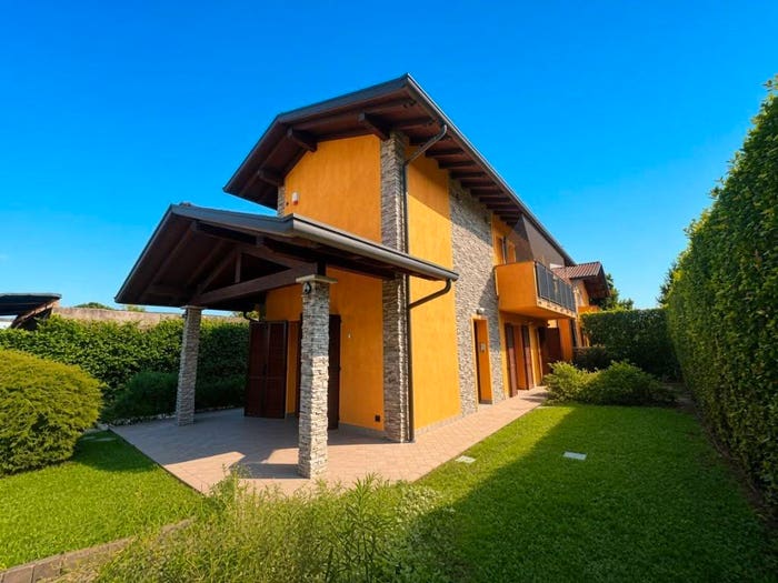 Casa quadrilocale in vendita in Via Varisnella, Sesto Calende