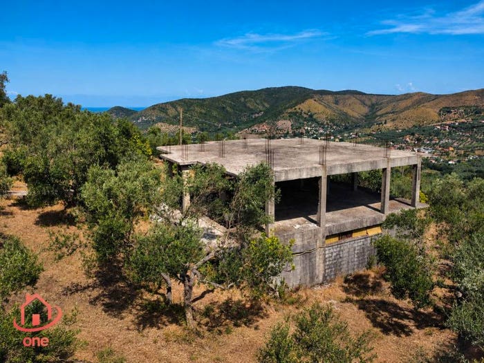 Casa con 6 locali in vendita in Contrada Valle, Castellabate