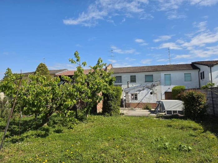 Casa con 6 locali in vendita in Via Gazzino, Castelvetro Piacentino