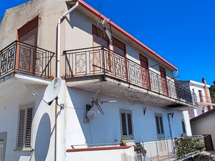 Appartamento con 6 locali in vendita in Via VIA S NATOLI GATTO CERAOLO EX GIUSEPPE CERAOLO, Centro, Patti