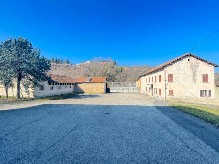 Casa con 6 locali in vendita in Regione Rocchea, Canelli