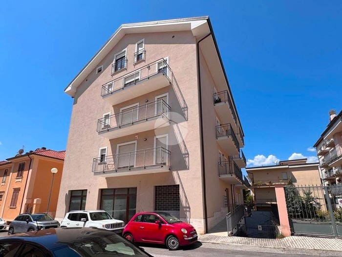 Appartamento quadrilocale in vendita in Via Gabriele D'Annunzio, Villa Comunale, L'Aquila