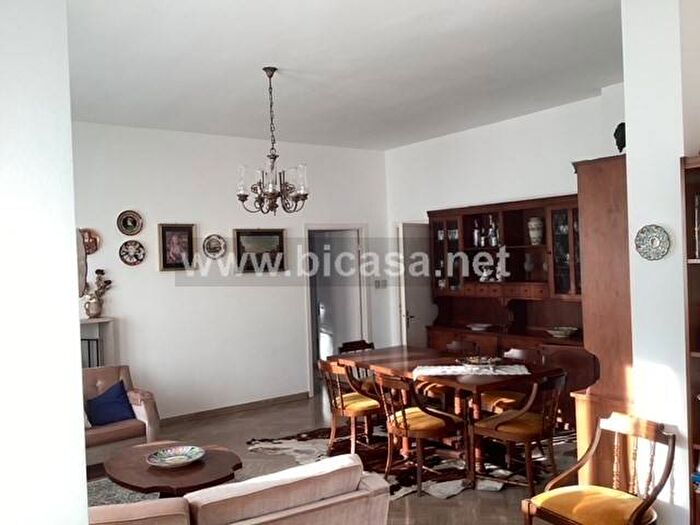 Appartamento con 6 locali in vendita in Centro, Urbino
