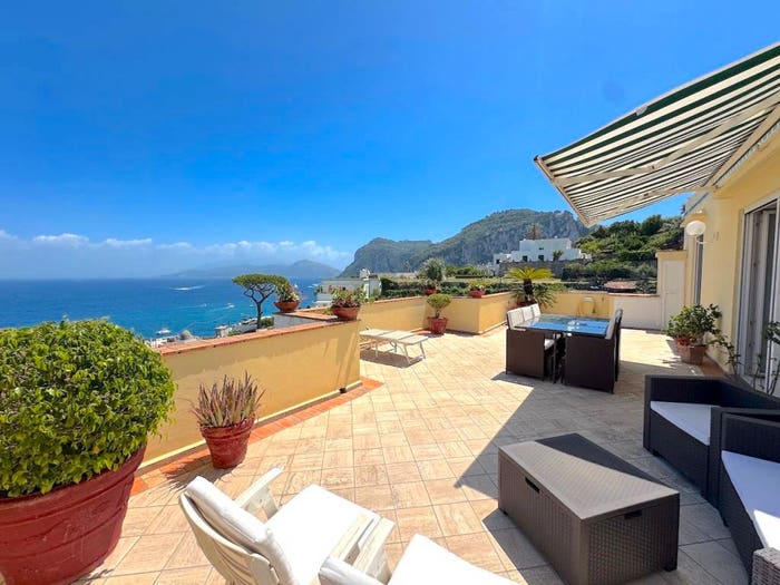 Appartamento quadrilocale in vendita in Strada Fenicia, Capri