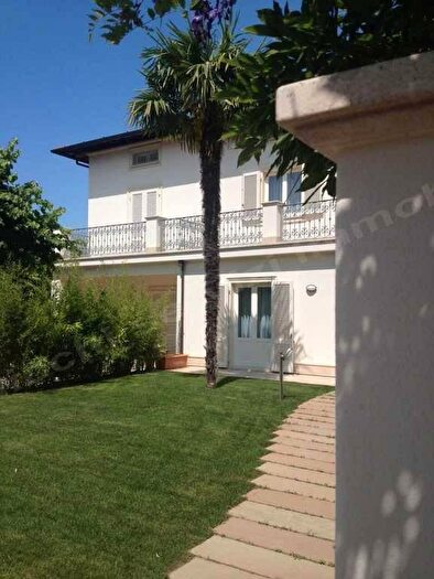 Casa con 6 locali in vendita in Via Giuseppe Mazzini, Forte Dei Marmi