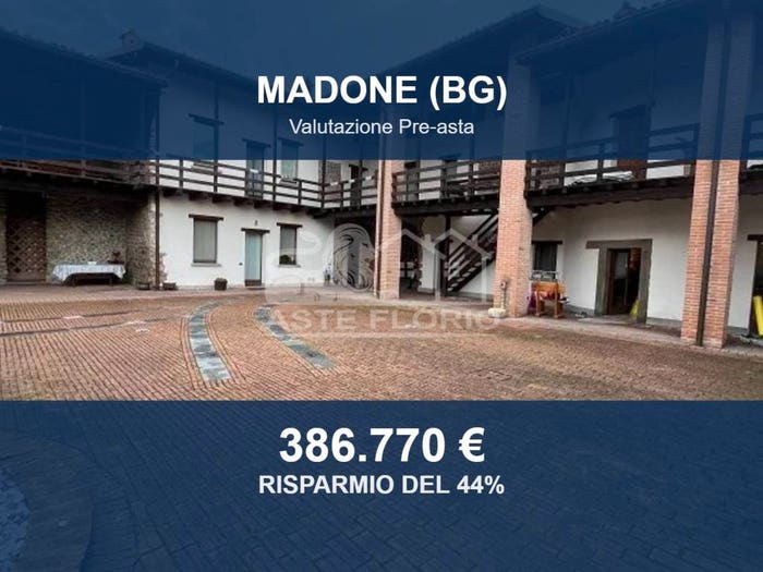 Casa con 5 locali in vendita in Via Piave, Madone