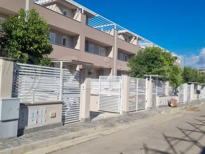 Casa quadrilocale in vendita in Parete
