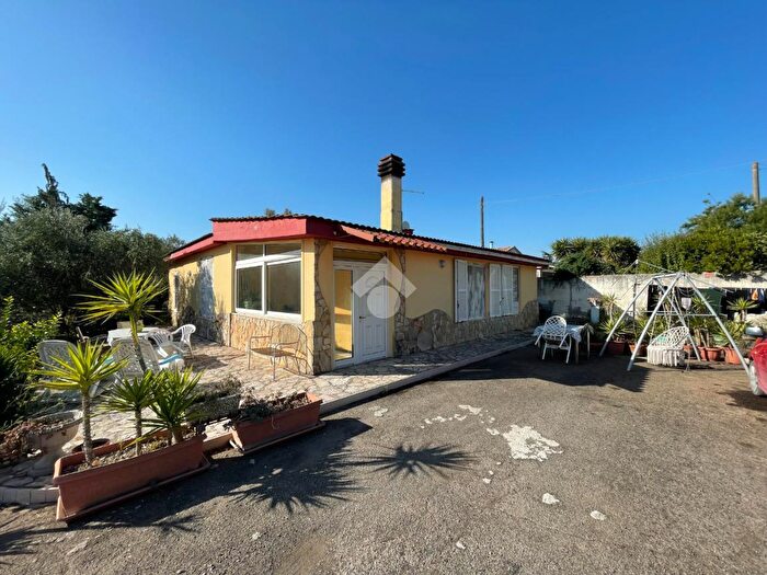 Casa con 10 locali in vendita in Strada Salice Nuovo, Foggia