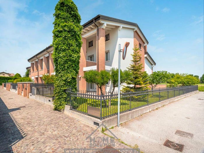 Casa con 6 locali in vendita in Via Lion, Maserà di Padova