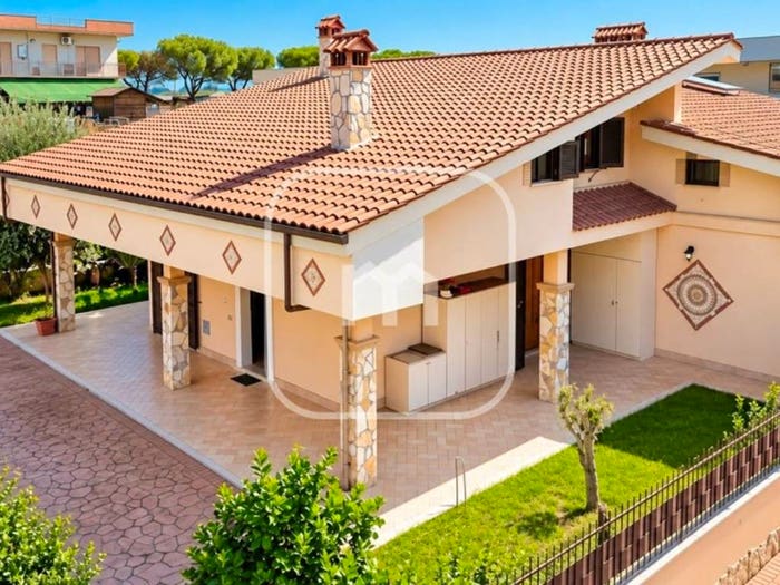 Casa con 6 locali in vendita in Via Frisa, Castelverde, Roma