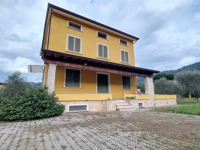 Casa con 6 locali in vendita in Massarosa Paese, Massarosa