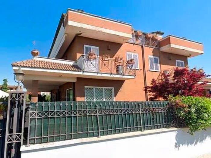 Casa con 6 locali in vendita in Via San Cipirello, Fontana Candida, Roma