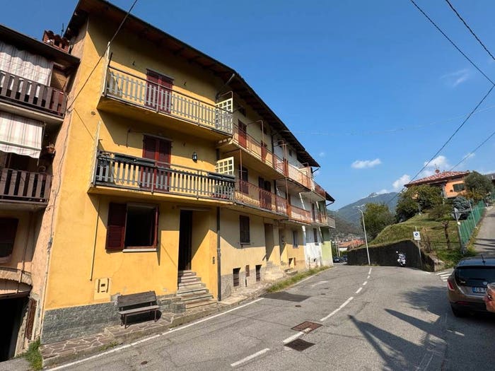 Casa quadrilocale in vendita in Via Guglielmo Marconi, Pradalunga