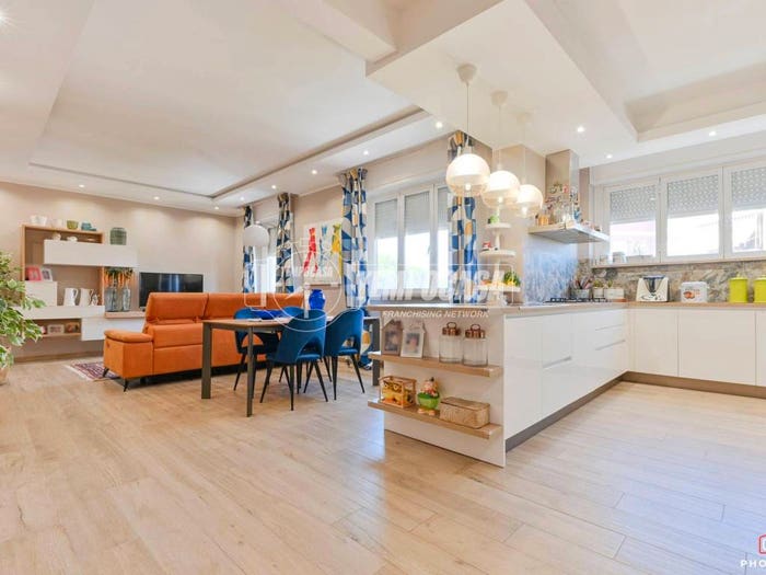 Appartamento con 5 locali in vendita in Via Adolfo Tommasi, Coteto, Livorno