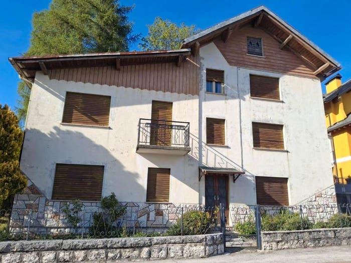Casa trilocale in vendita in Via Dante Alighieri, Canove Di Roana, Roana