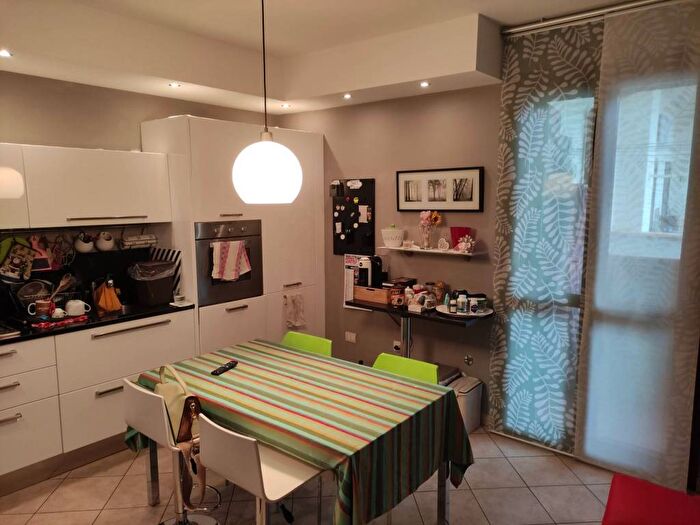 Appartamento trilocale in vendita in Piazza Giuseppe Giusti, Centro, Monsummano Terme