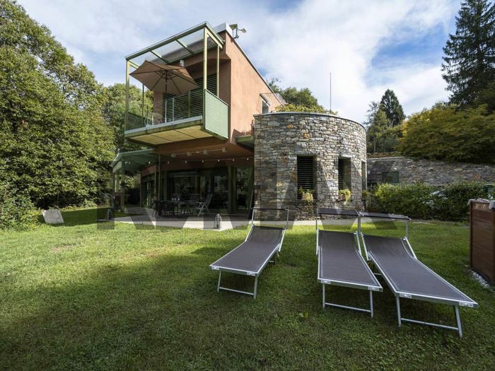 Casa con 6 locali in vendita in via scogno, Marchirolo