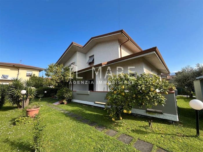 Casa con 6 locali in vendita in Via Arezzo, Marina di Massa Centro, Massa
