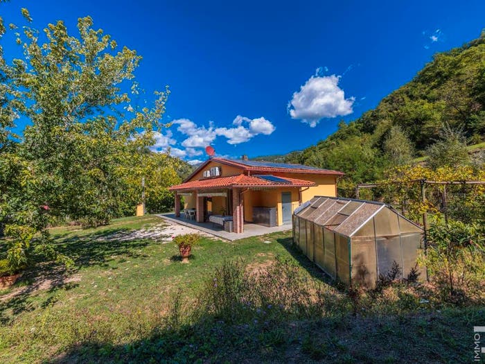 Casa con 6 locali in vendita in Strada Provinciale Setteponti, Castelfranco Piandisco