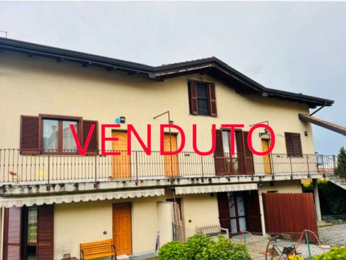 Appartamento trilocale in vendita in Via Campo dei Fiori, Centro, Valmorea