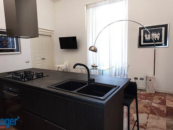 Appartamento con 6 locali in vendita in Via Salvator Rosa, Monte Santo, Napoli
