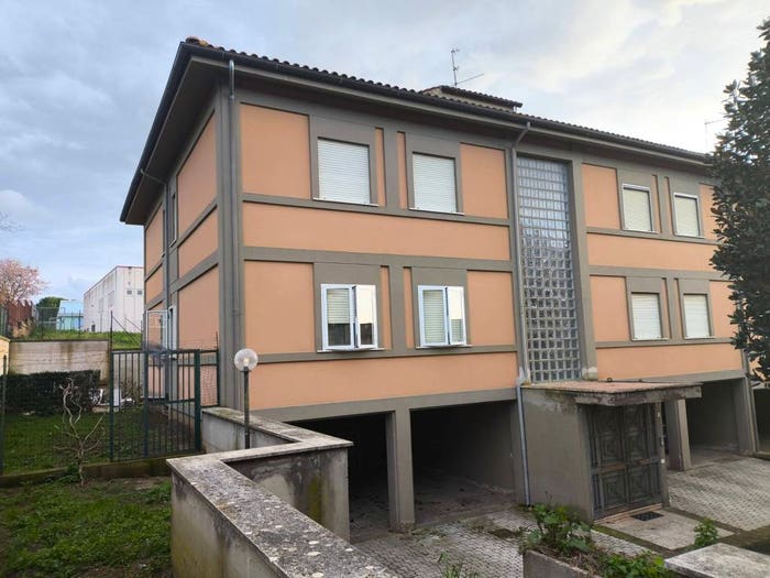 Appartamento con 6 locali in vendita in Via Molise, Monte Romano