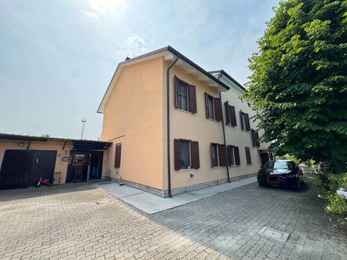 Casa con 5 locali in vendita in Viale Antonio Gramsci, Mirandola