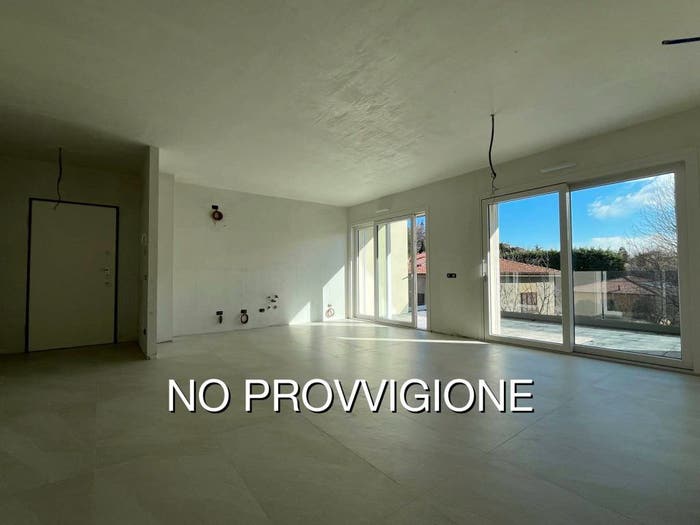 Appartamento quadrilocale in vendita in Via Solidarietà, Centro, Appiano Gentile