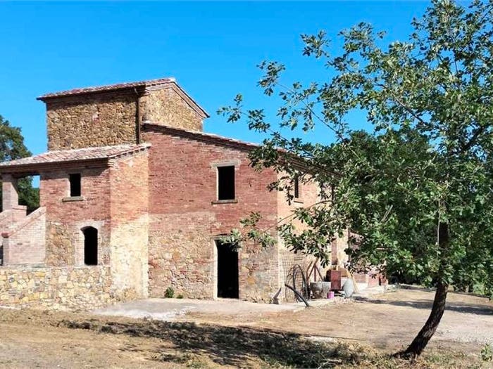 Casa con 6 locali in vendita in Lucignano