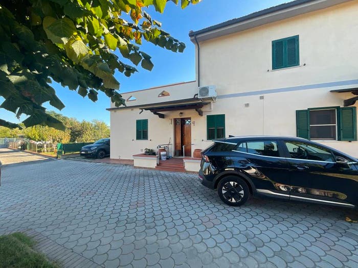 Appartamento trilocale in vendita in Via Aiaccia, Cisternino, Livorno